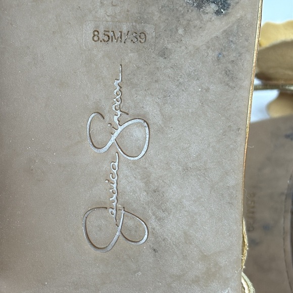 (T5) Jessica Simpson Women's Ginima Floral Slip-On Flat Sandals, Gold, 8.5 M - Picture 8 of 11